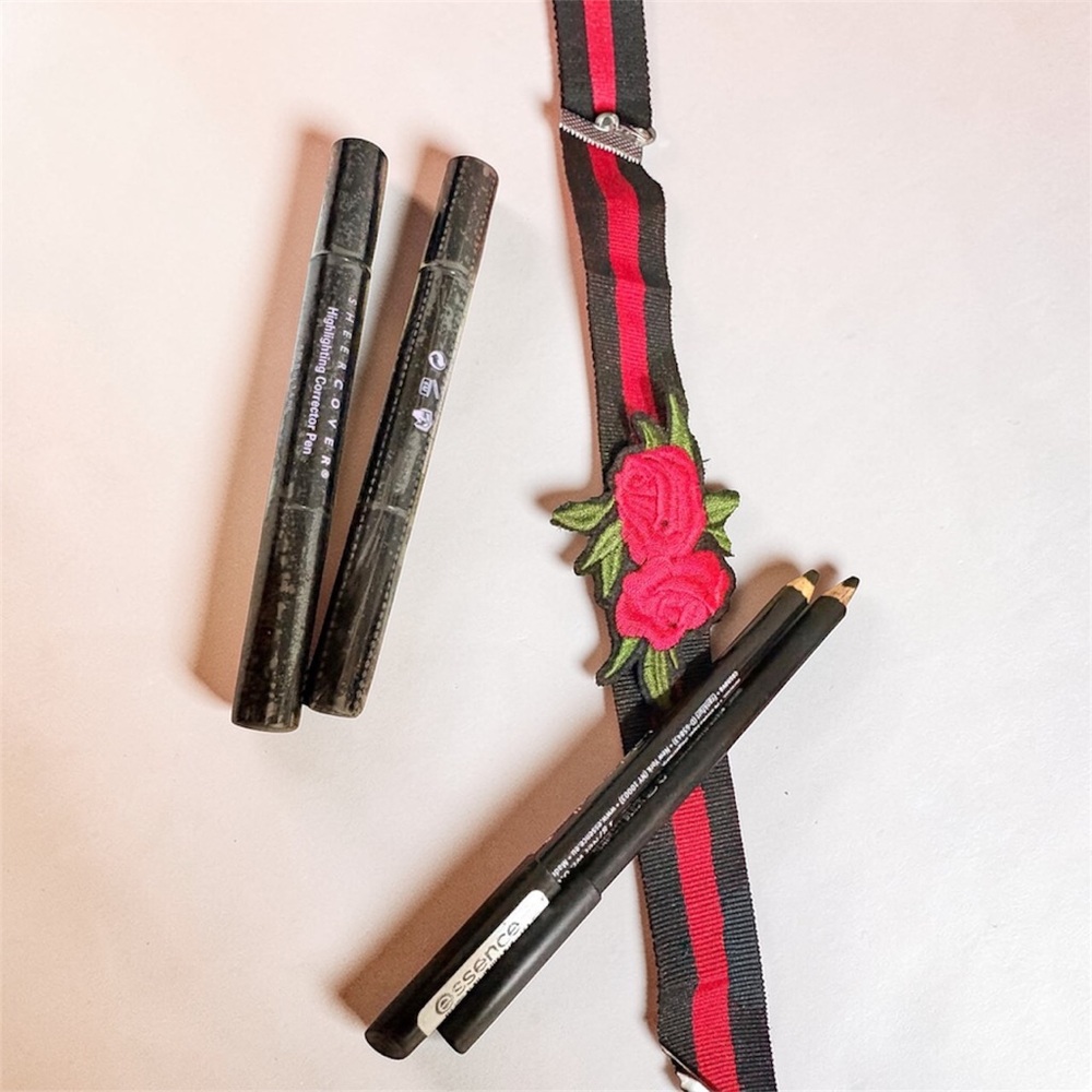 Striped Rose Embroidered Women’s Adjustable Strap - Black & Red